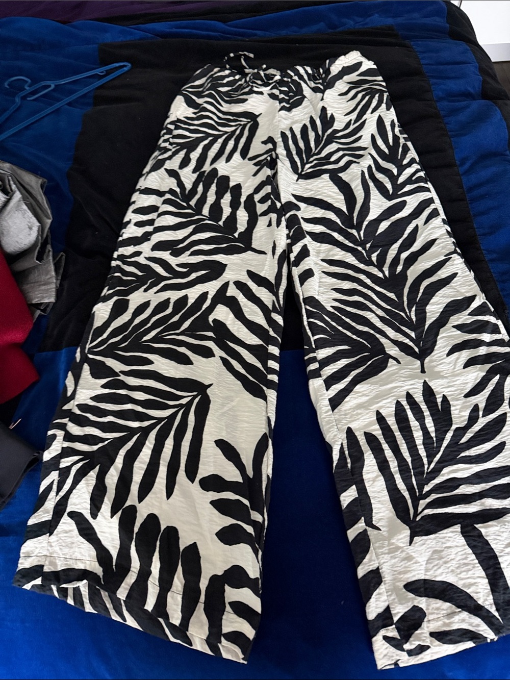Rachel Zoe Black & White Wide-Leg Palm-Print Pants